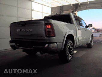 2025 Ram 1500 Laramie Crew Cab Short Bed - miniatura 4