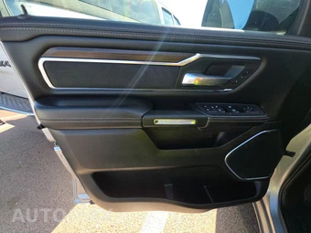2025 Ram 1500 Laramie Crew Cab Short Bed - miniatura 9