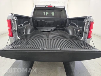 2025 Ram 1500 Laramie Crew Cab Short Bed - miniatura 16