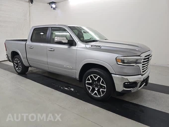 2025 Ram 1500 Laramie Crew Cab Short Bed - miniatura 3