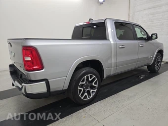 2025 Ram 1500 Laramie Crew Cab Short Bed - miniatura 4