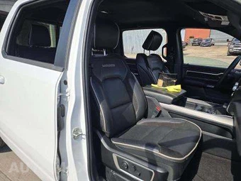 2025 Ram 1500 Laramie Crew Cab Short Bed - miniatura 18