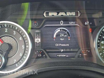 2025 Ram 1500 Laramie Crew Cab Short Bed - miniatura 9