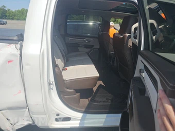 2025 Ram 1500 Laramie Crew Cab Short Bed - miniatura 14