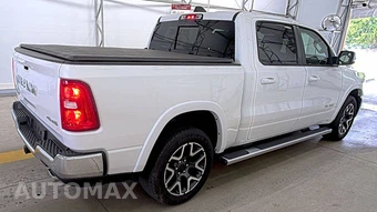 2025 Ram 1500 Laramie Crew Cab Short Bed - miniatura 4