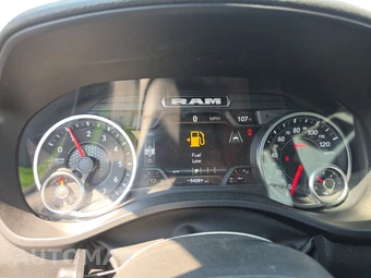 2025 Ram 1500 Laramie Crew Cab Short Bed - miniatura 12