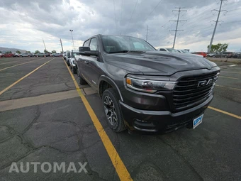 2025 Ram 1500 Laramie Crew Cab Short Bed - miniatura 3