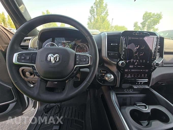 2025 Ram 1500 Laramie Crew Cab Short Bed - miniatura 10
