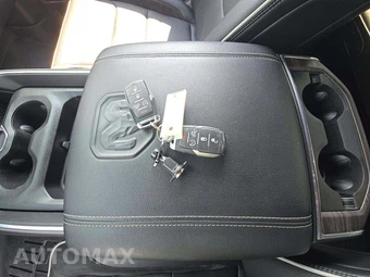 2025 Ram 1500 Laramie Crew Cab Short Bed - miniatura 8