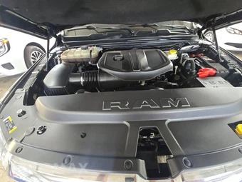 2025 Ram 1500 Laramie Crew Cab Short Bed - miniatura 15