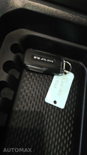 2025 Ram 1500 Laramie Crew Cab Short Bed - miniatura 17