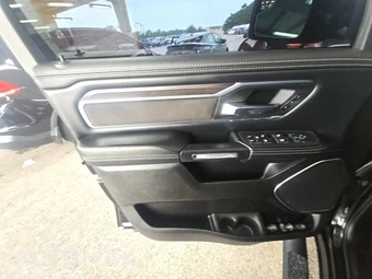 2025 Ram 1500 Laramie Crew Cab Short Bed - miniatura 9