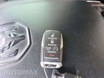 2025 Ram 1500 Laramie Crew Cab Short Bed - miniatura 5