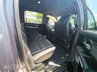 2025 Ram 1500 Laramie Crew Cab Short Bed - miniatura 16