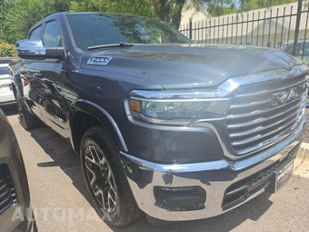 2025 Ram 1500 Laramie Crew Cab Short Bed - miniatura 4