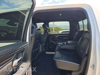 2025 Ram 1500 Laramie Crew Cab Short Bed - miniatura 10