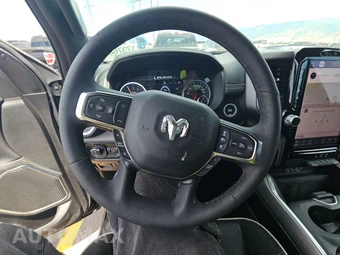 2025 Ram 1500 Laramie Crew Cab Short Bed - miniatura 10
