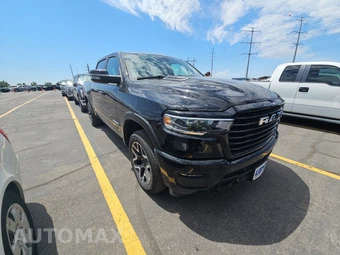 2025 Ram 1500 Laramie Crew Cab Short Bed - miniatura 3