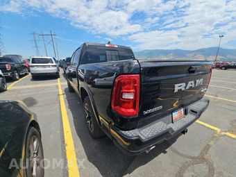2025 Ram 1500 Laramie Crew Cab Short Bed - miniatura 6