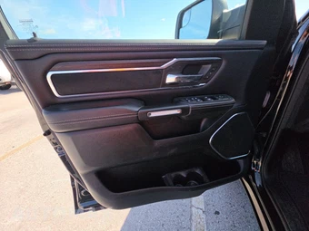 2025 Ram 1500 Laramie Crew Cab Short Bed - miniatura 9