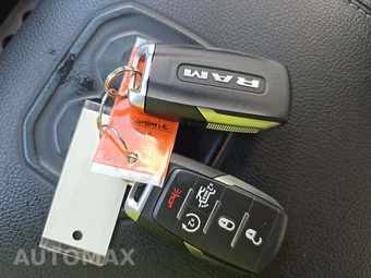 2025 Ram 1500 Laramie Crew Cab Short Bed - miniatura 5
