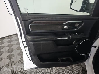 2025 Ram 1500 Laramie Crew Cab Short Bed - miniatura 9