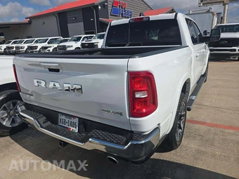 2025 Ram 1500 Laramie Crew Cab Short Bed - miniatura 3