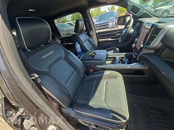 2025 Ram 1500 Laramie Crew Cab Short Bed - miniatura 18