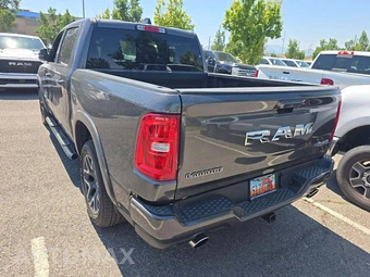 2025 Ram 1500 Laramie Crew Cab Short Bed - miniatura 2