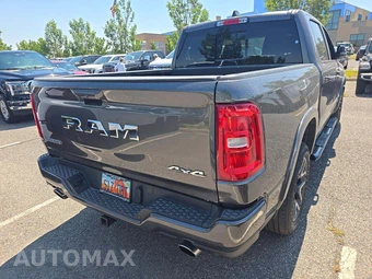 2025 Ram 1500 Laramie Crew Cab Short Bed - miniatura 3