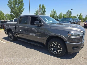 2025 Ram 1500 Laramie Crew Cab Short Bed - miniatura 4