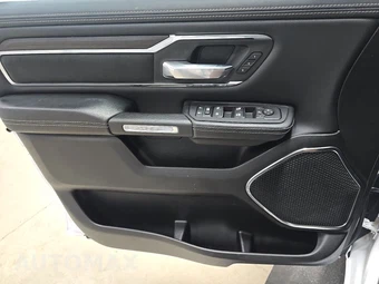 2025 Ram 1500 Laramie Crew Cab Short Bed - miniatura 9