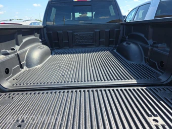 2025 Ram 1500 Laramie Crew Cab Short Bed - miniatura 16