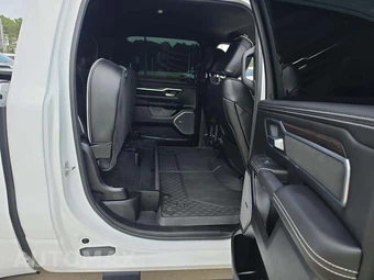 2025 Ram 1500 Laramie Crew Cab Short Bed - miniatura 16