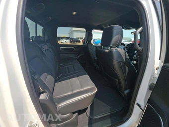 2025 Ram 1500 Laramie Crew Cab Short Bed - miniatura 16