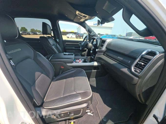 2025 Ram 1500 Laramie Crew Cab Short Bed - miniatura 18