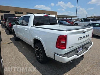 2025 Ram 1500 Laramie Crew Cab Short Bed - miniatura 2