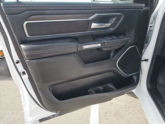 2025 Ram 1500 Laramie Crew Cab Short Bed - miniatura 9
