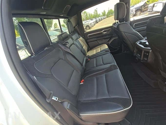 2025 Ram 1500 Laramie Crew Cab Short Bed - miniatura 16