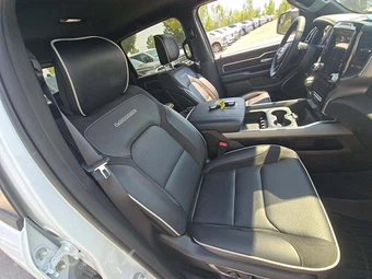 2025 Ram 1500 Laramie Crew Cab Short Bed - miniatura 18
