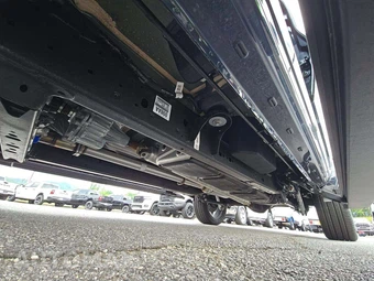 2025 Ram 1500 Laramie Crew Cab Short Bed – miniatura 4