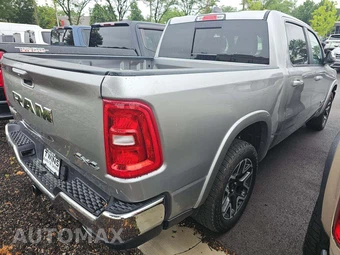 2025 Ram 1500 Laramie Crew Cab Short Bed - miniatura 3