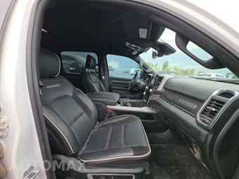 2025 Ram 1500 Laramie Crew Cab Short Bed - miniatura 8