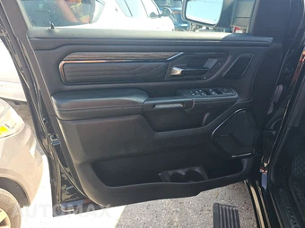 2025 Ram 1500 Limited Crew Cab Short Bed – miniatura 9