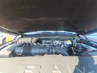 2025 Ram 1500 Limited Crew Cab Short Bed – miniatura 15