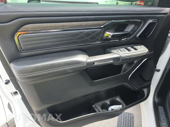 2025 Ram 1500 Limited Crew Cab Short Bed – miniatura 9