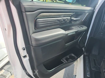 2025 Ram 1500 Limited Crew Cab Short Bed – miniatura 9