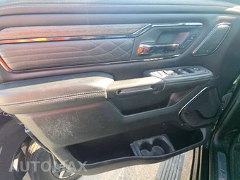 2025 Ram 1500 Limited Crew Cab Short Bed – miniatura 9