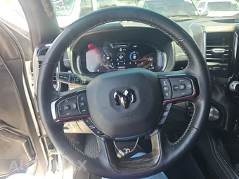 2025 Ram 1500 Limited Crew Cab Short Bed – miniatura 10