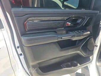 2025 Ram 1500 Limited Crew Cab Short Bed – miniatura 9